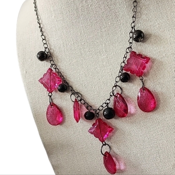 hot pink & black Teardrop statement necklace - Picture 3 of 11